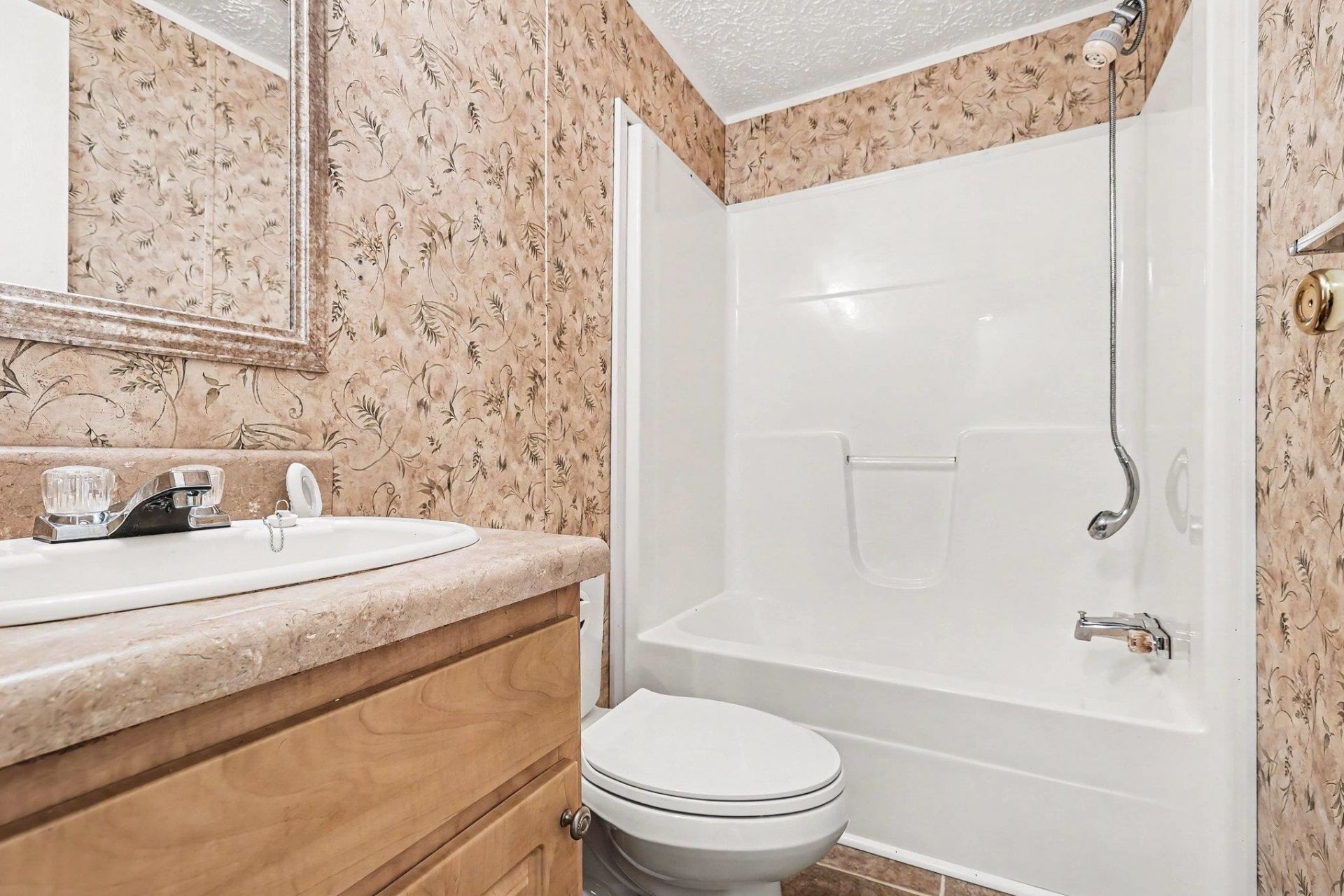 545 Eden Ave.  Photo 22