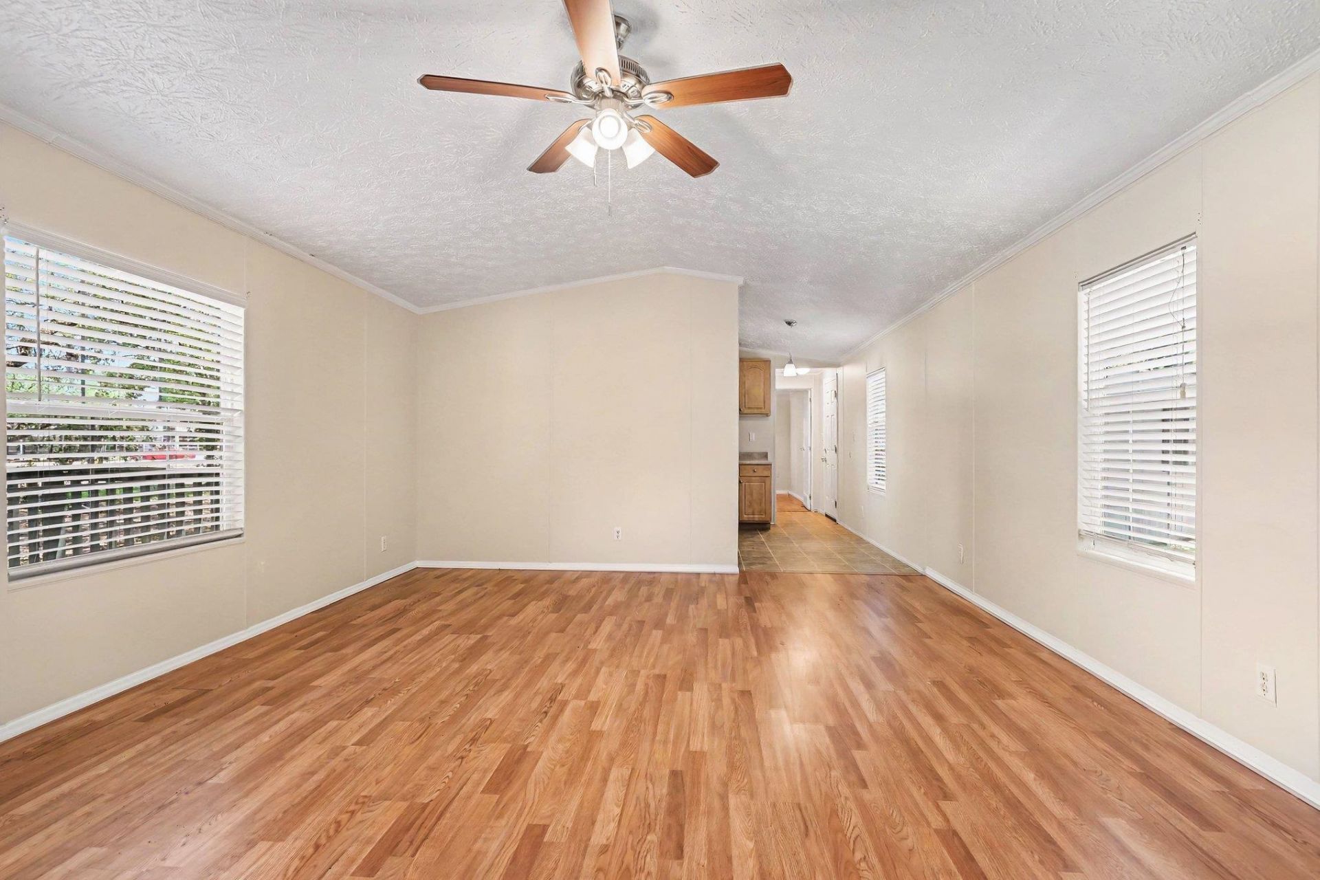 545 Eden Ave.  Photo 7