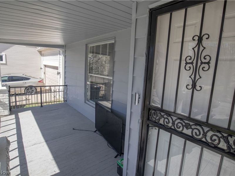 845 Royal Road, Cleveland, OH 44110 Photo 5