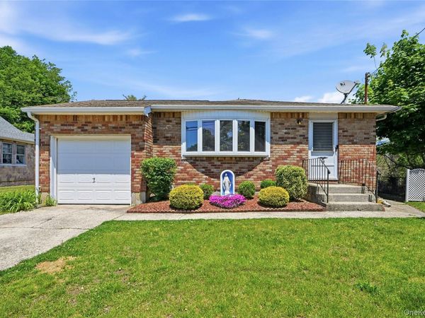 98 Evergreen Avenue , Bethpage, NY 11714