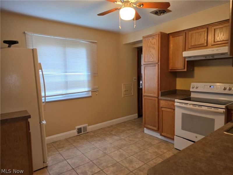 16200 Edgewood Court, Maple Heights, OH 44137 Photo 5