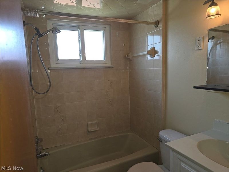 16200 Edgewood Court, Maple Heights, OH 44137 Photo 6