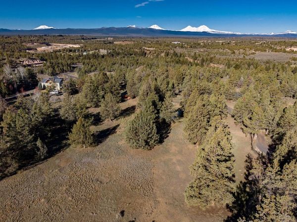 64141 US 20, Bend, OR 97703