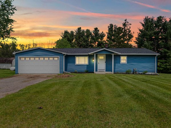 1240 E Hastings Lake Road, Jonesville, MI 49250