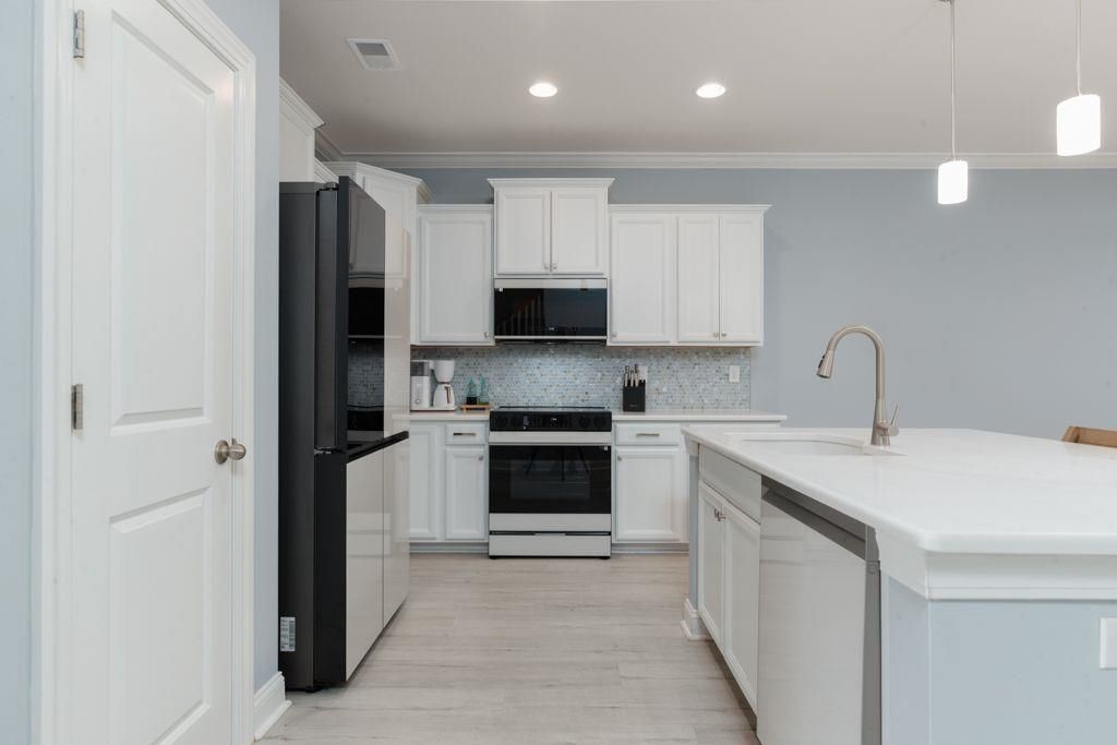 2406 Kings Bay Dr.  Photo 4