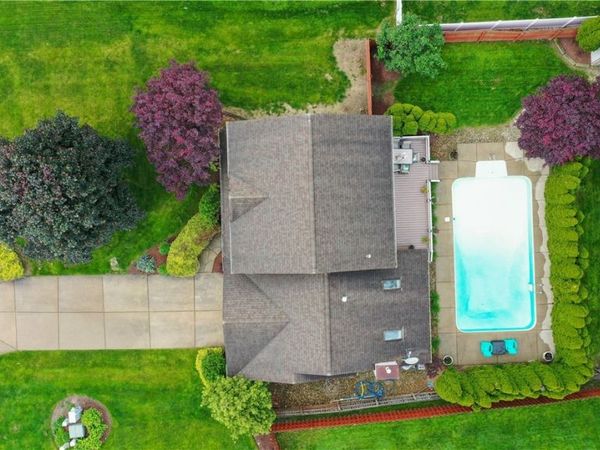 1208 Cedarwood Drive , Mineral Ridge, OH 44440