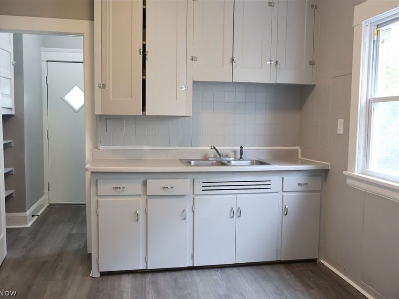 13302 Beachwood Avenue, Cleveland, OH 44105 Photo 13