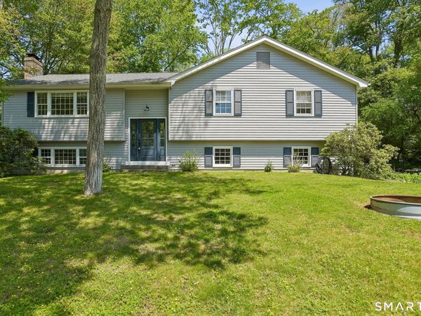 29 Ravenwood, North Stonington, CT 06359