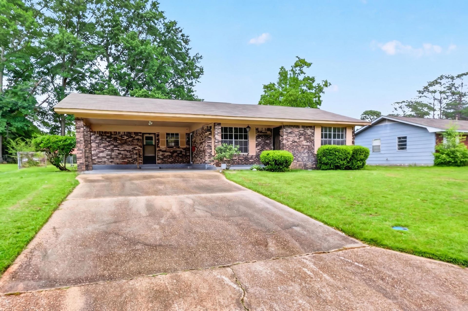 310 Vernon Dahmer Dr., Hattiesburg, MS 39401 Main Photo