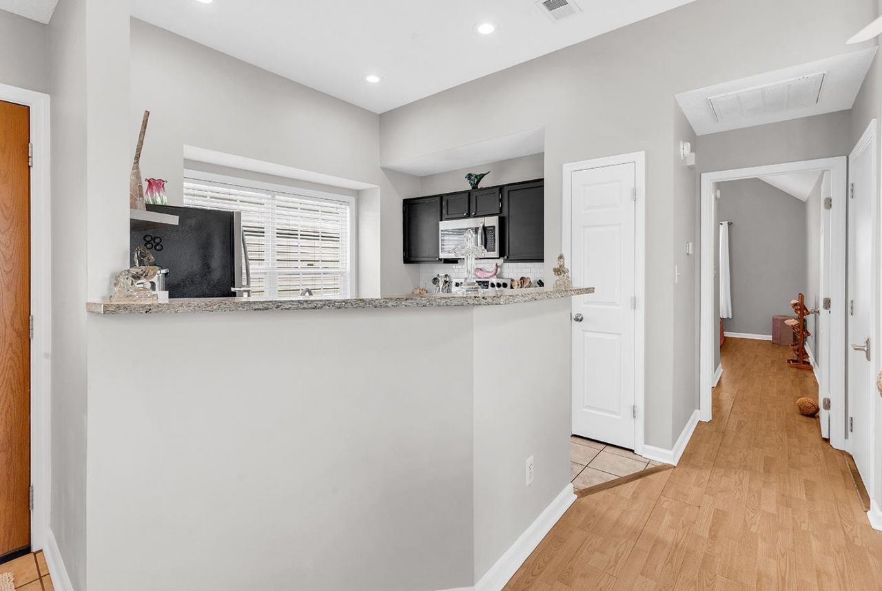 312 Lyons Cove Dr.  Photo 18