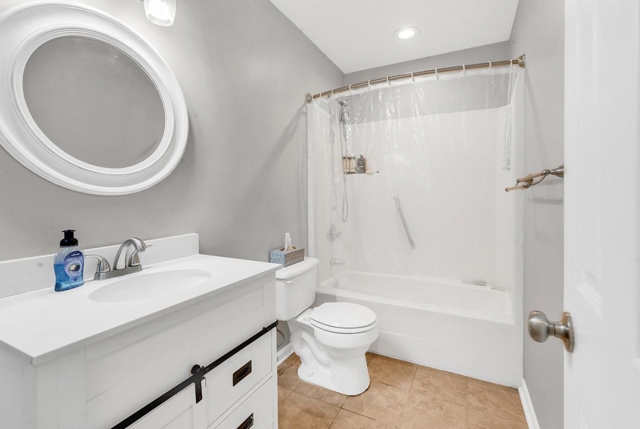 312 Lyons Cove Dr.  Photo 22