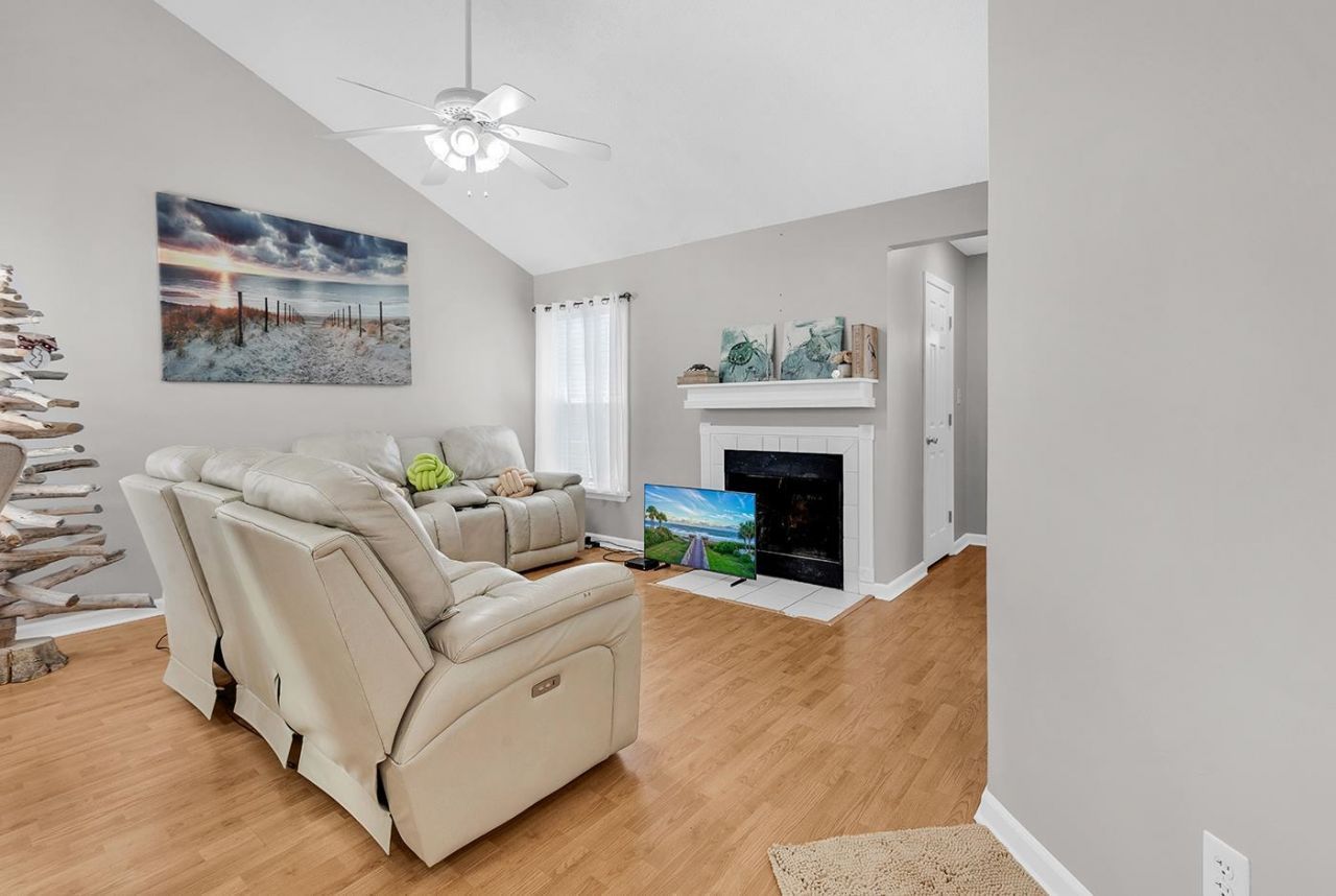 312 Lyons Cove Dr. Photo 4