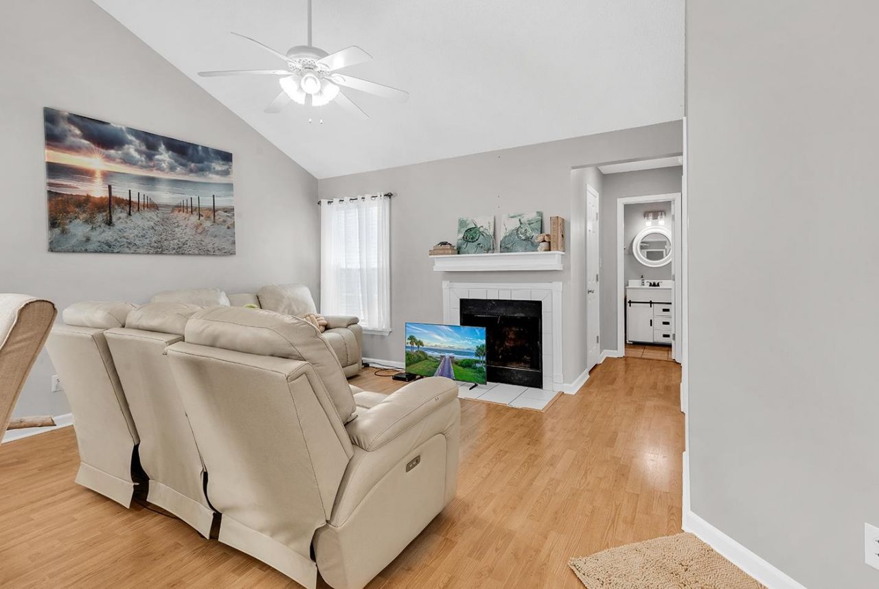 312 Lyons Cove Dr.  Photo 4