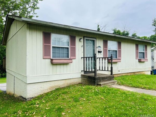 3211 College Avenue , Alton, IL 62002