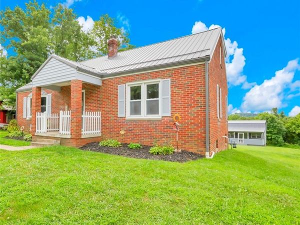 5966 Fairdale Drive, Cambridge, OH 43725