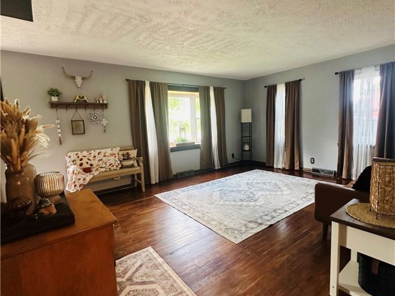 5966 Fairdale Drive, Cambridge, OH 43725 Photo 6