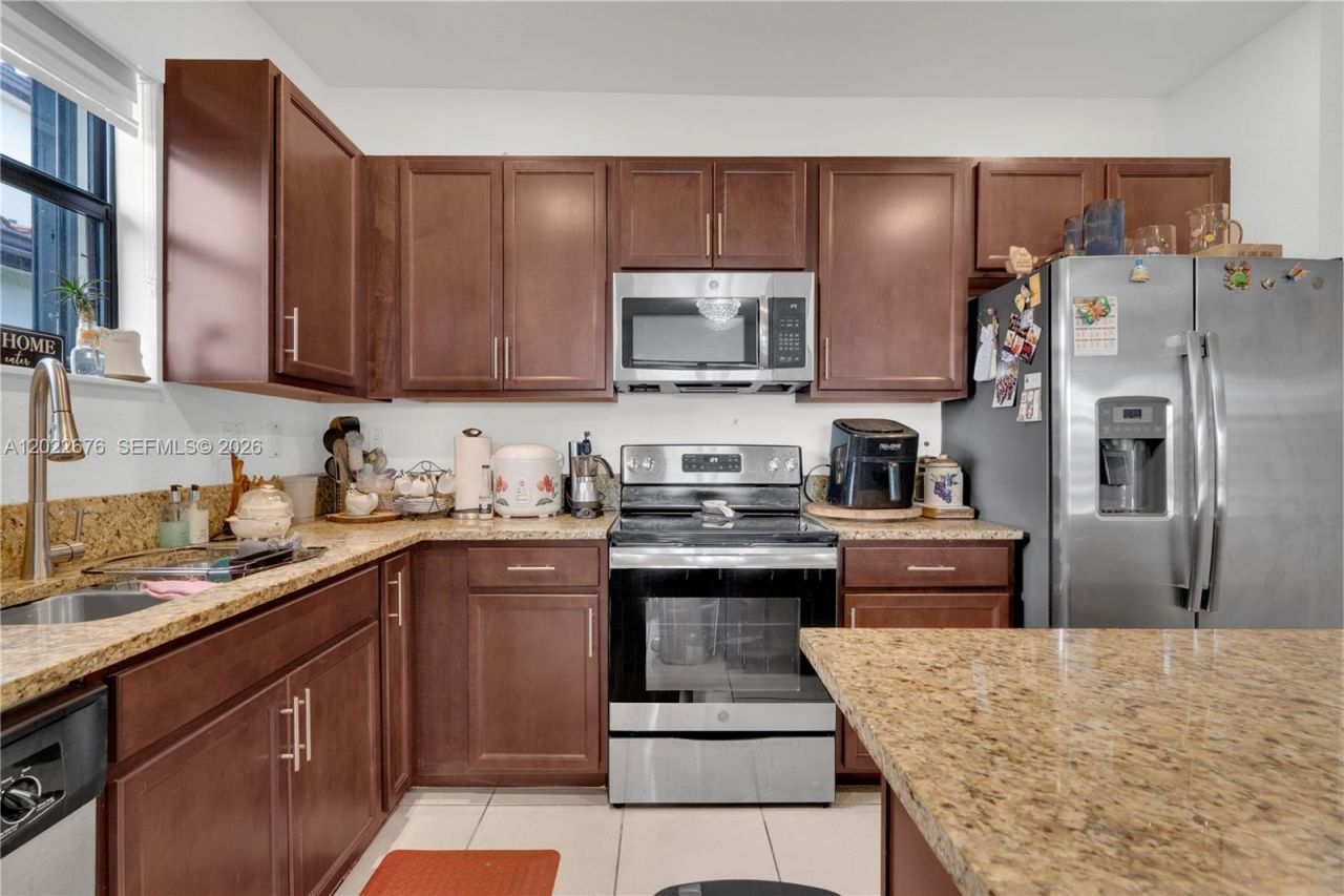 2484 SE 1st St , Homestead, FL 33033 Photo