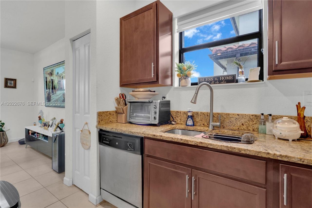 2484 SE 1st St , Homestead, FL 33033 Photo