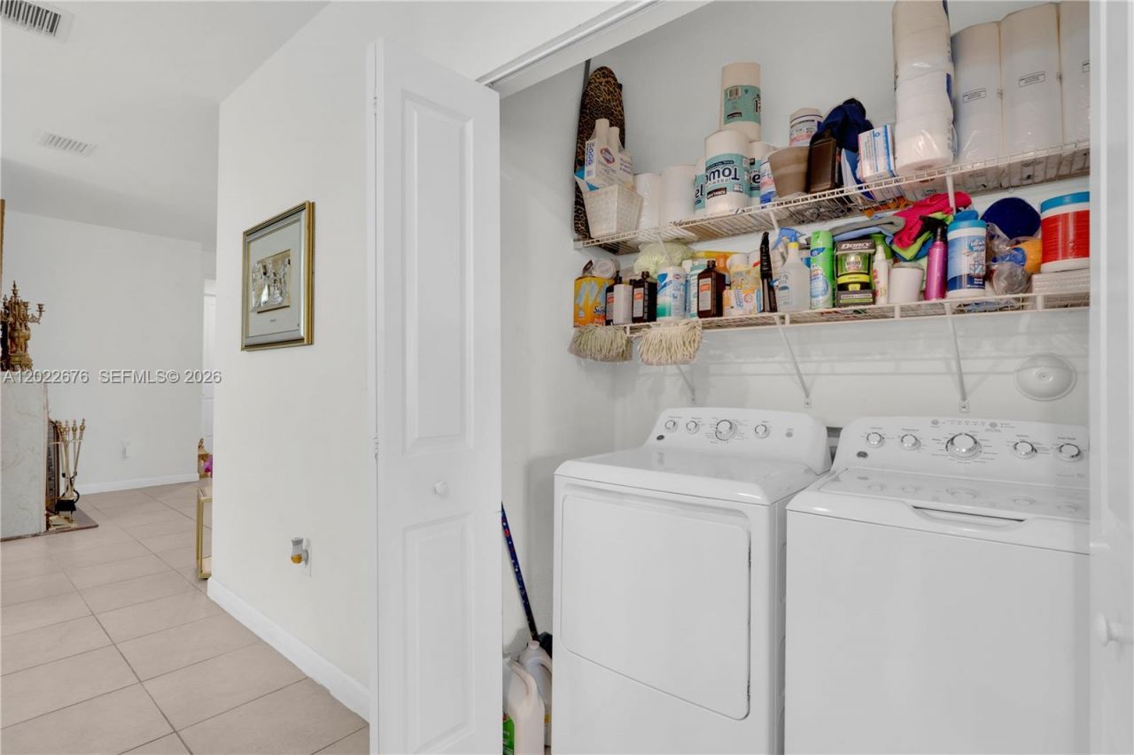 2484 SE 1st St , Homestead, FL 33033 Photo