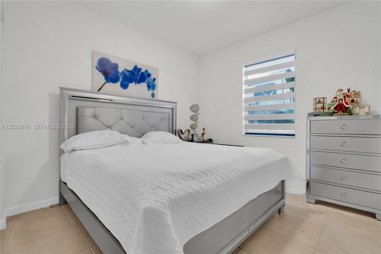 2484 SE 1st St , Homestead, FL 33033 Photo