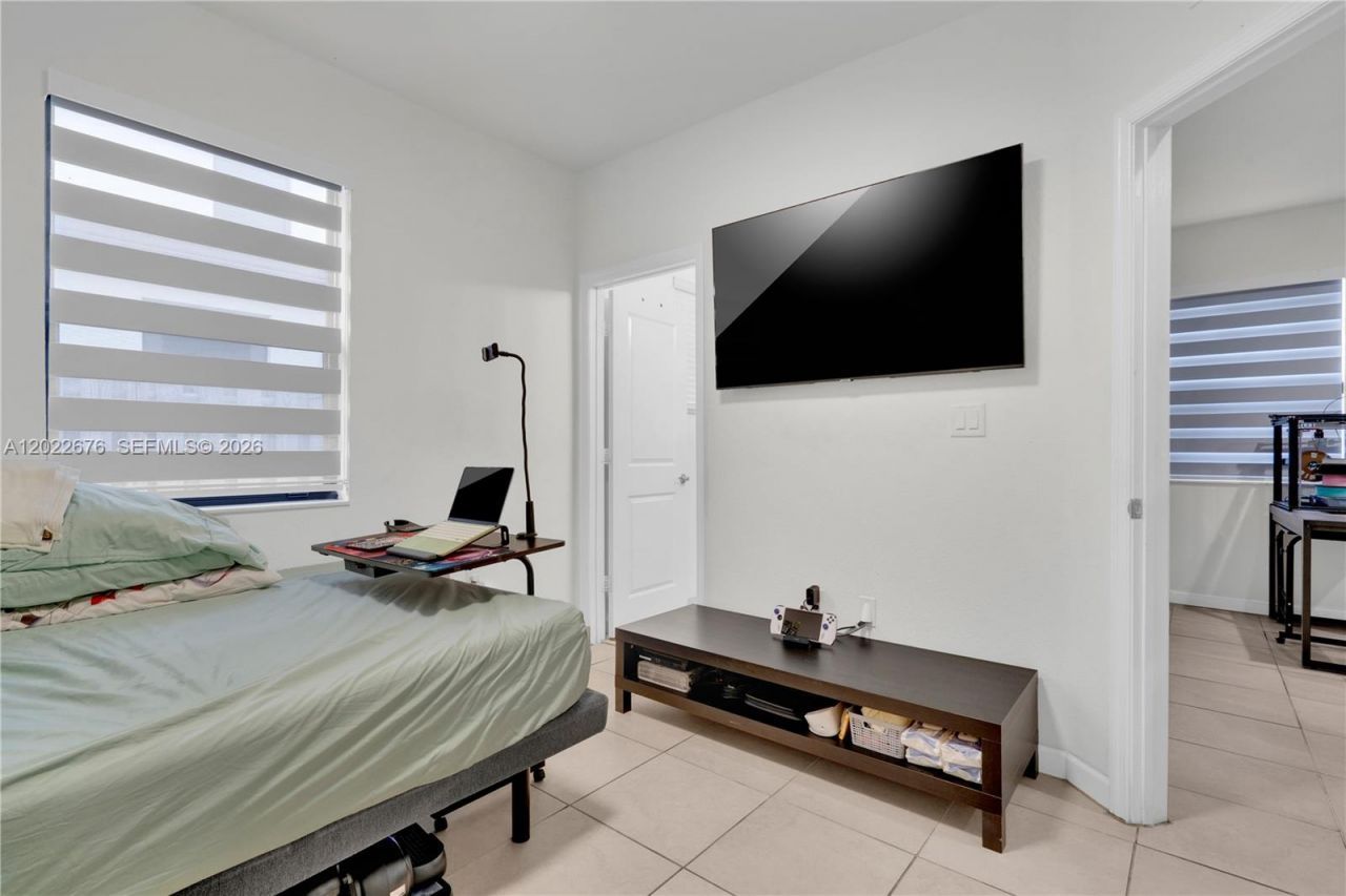2484 SE 1st St , Homestead, FL 33033 Photo