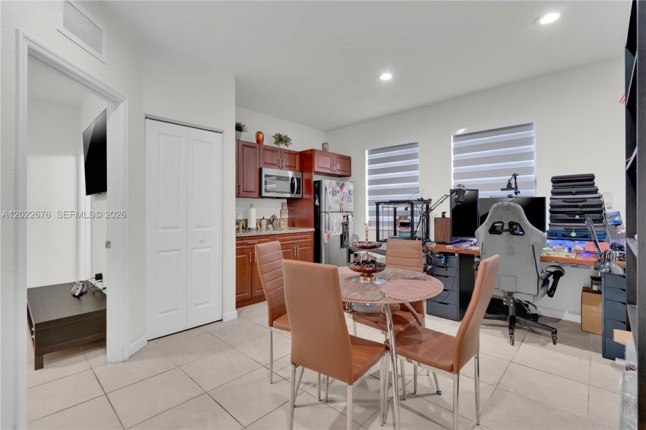 2484 SE 1st St , Homestead, FL 33033 Photo