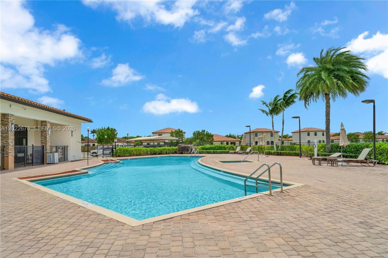 2484 SE 1st St , Homestead, FL 33033 Photo