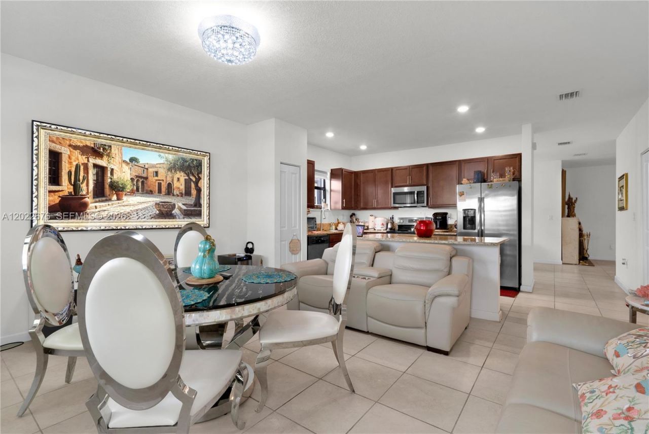 2484 SE 1st St , Homestead, FL 33033 Photo