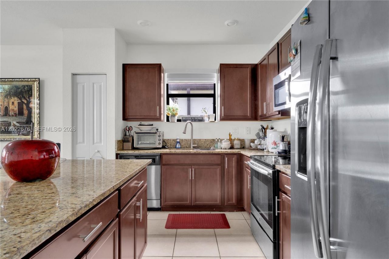2484 SE 1st St , Homestead, FL 33033 Photo
