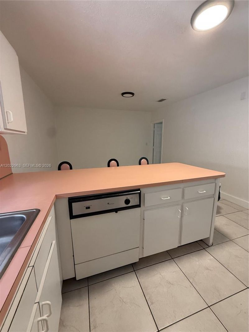 1046 NW 33rd Ave , Unit Back, Miami, FL 33125 Photo