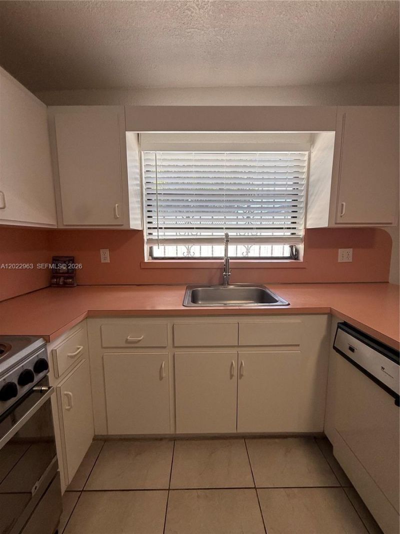 1046 NW 33rd Ave , Unit Back, Miami, FL 33125 Photo