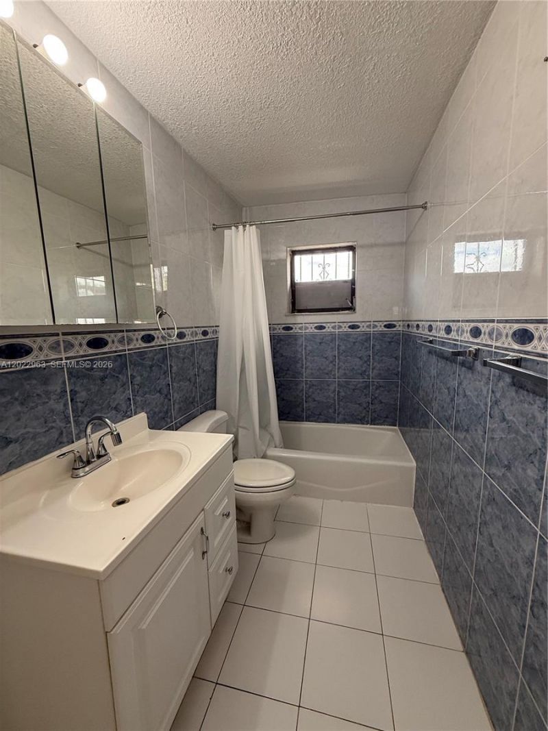 1046 NW 33rd Ave , Unit Back, Miami, FL 33125 Photo