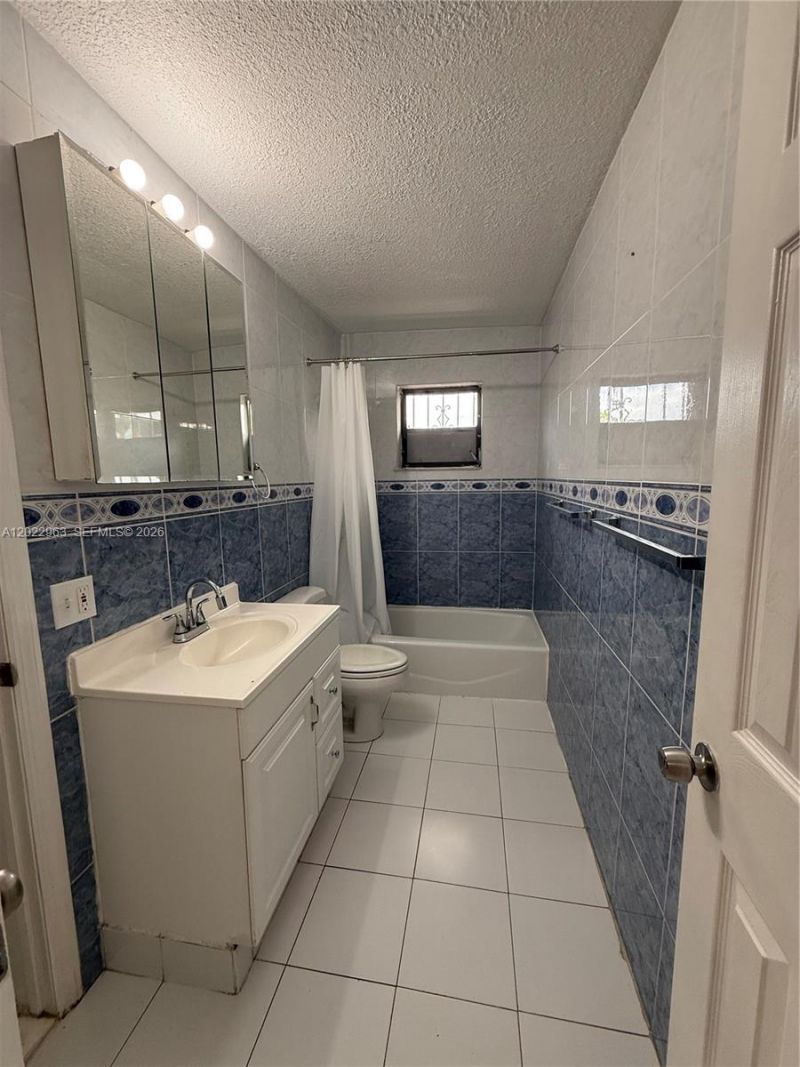 1046 NW 33rd Ave , Unit Back, Miami, FL 33125 Photo