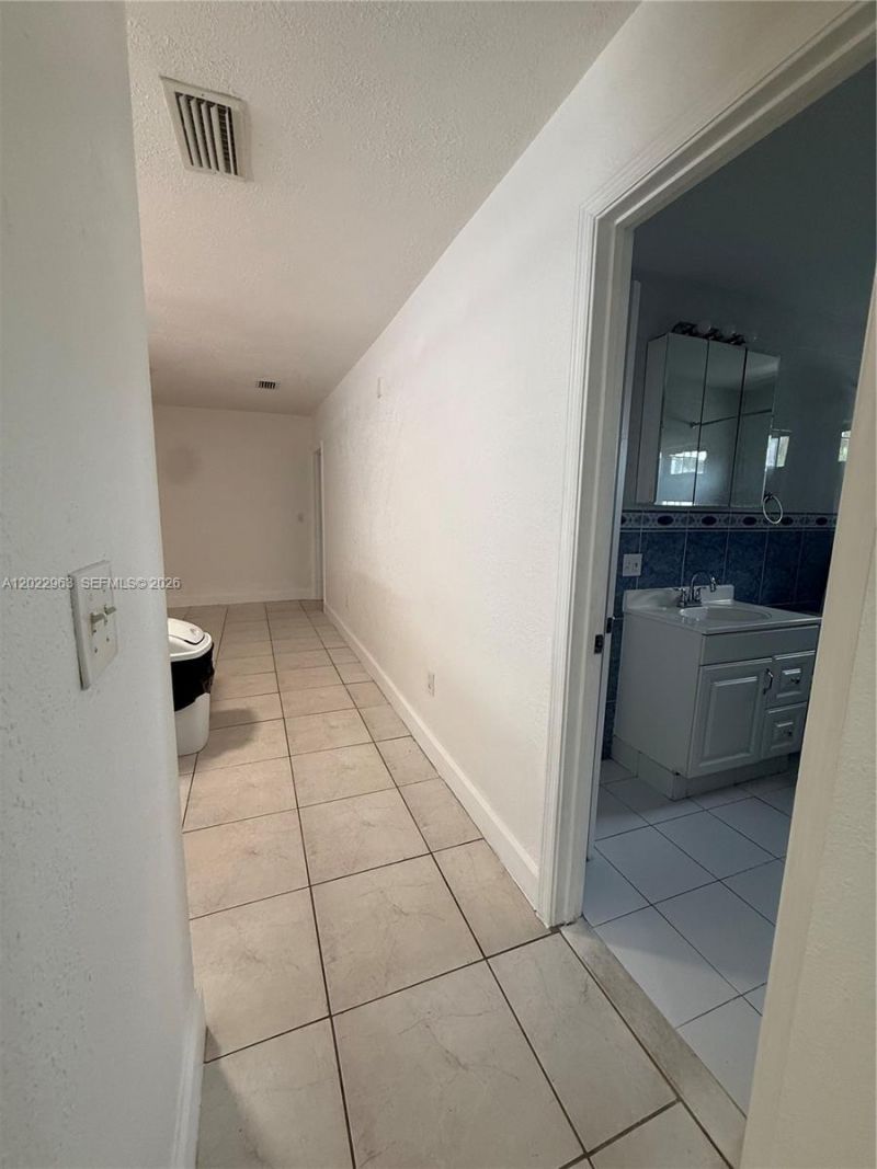 1046 NW 33rd Ave , Unit Back, Miami, FL 33125 Photo