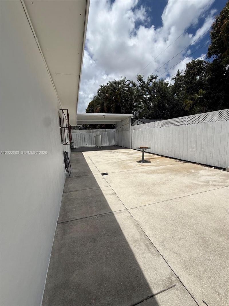 1046 NW 33rd Ave , Unit Back, Miami, FL 33125 Photo