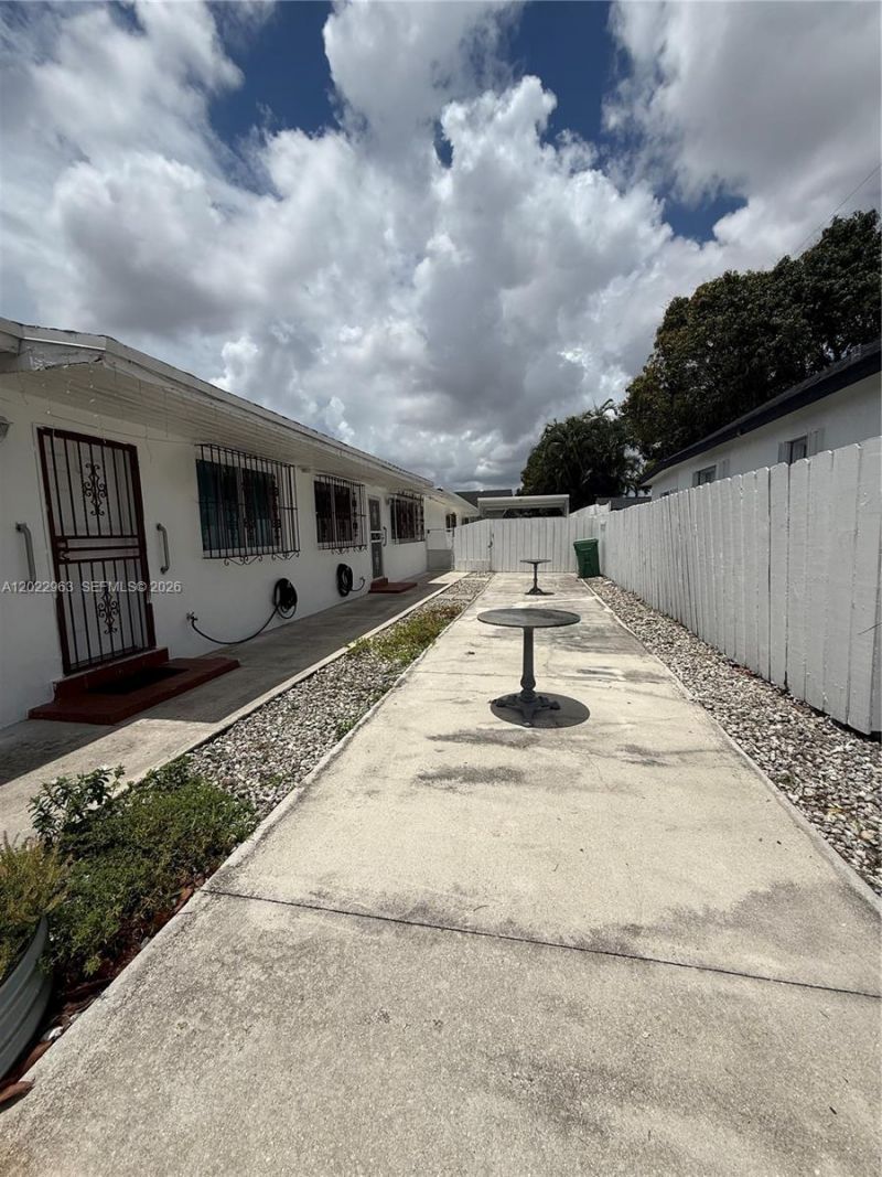 1046 NW 33rd Ave , Unit Back, Miami, FL 33125 Photo