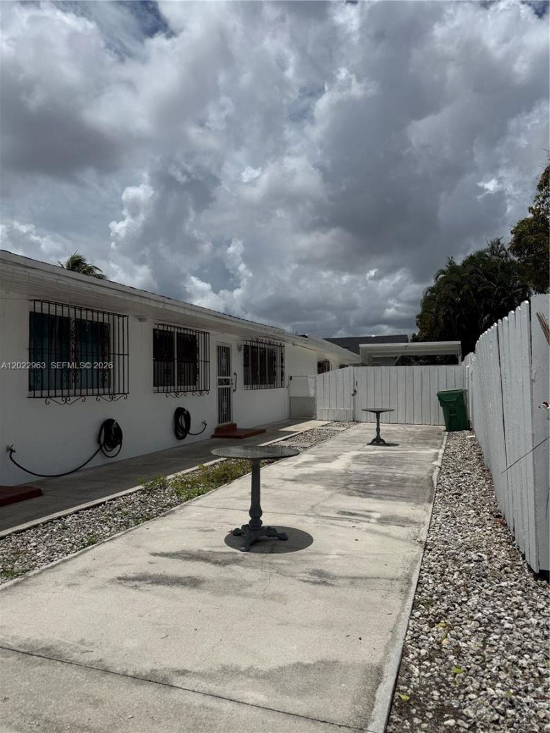 1046 NW 33rd Ave , Unit Back, Miami, FL 33125 Photo