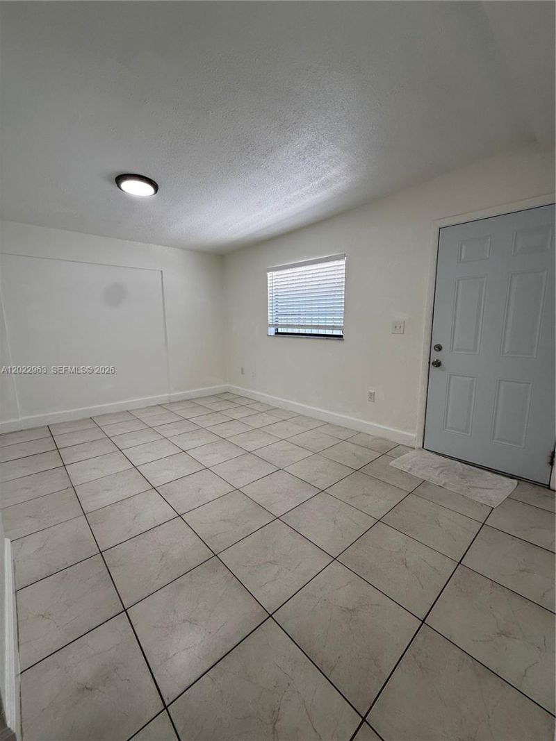 1046 NW 33rd Ave , Unit Back, Miami, FL 33125 Photo