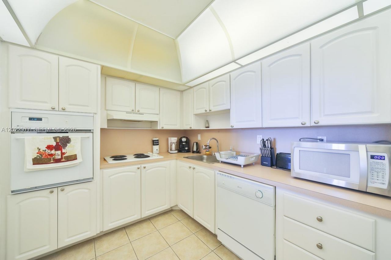 19370 Collins Ave , Unit 622, Sunny Isles Beach, FL 33160 Photo