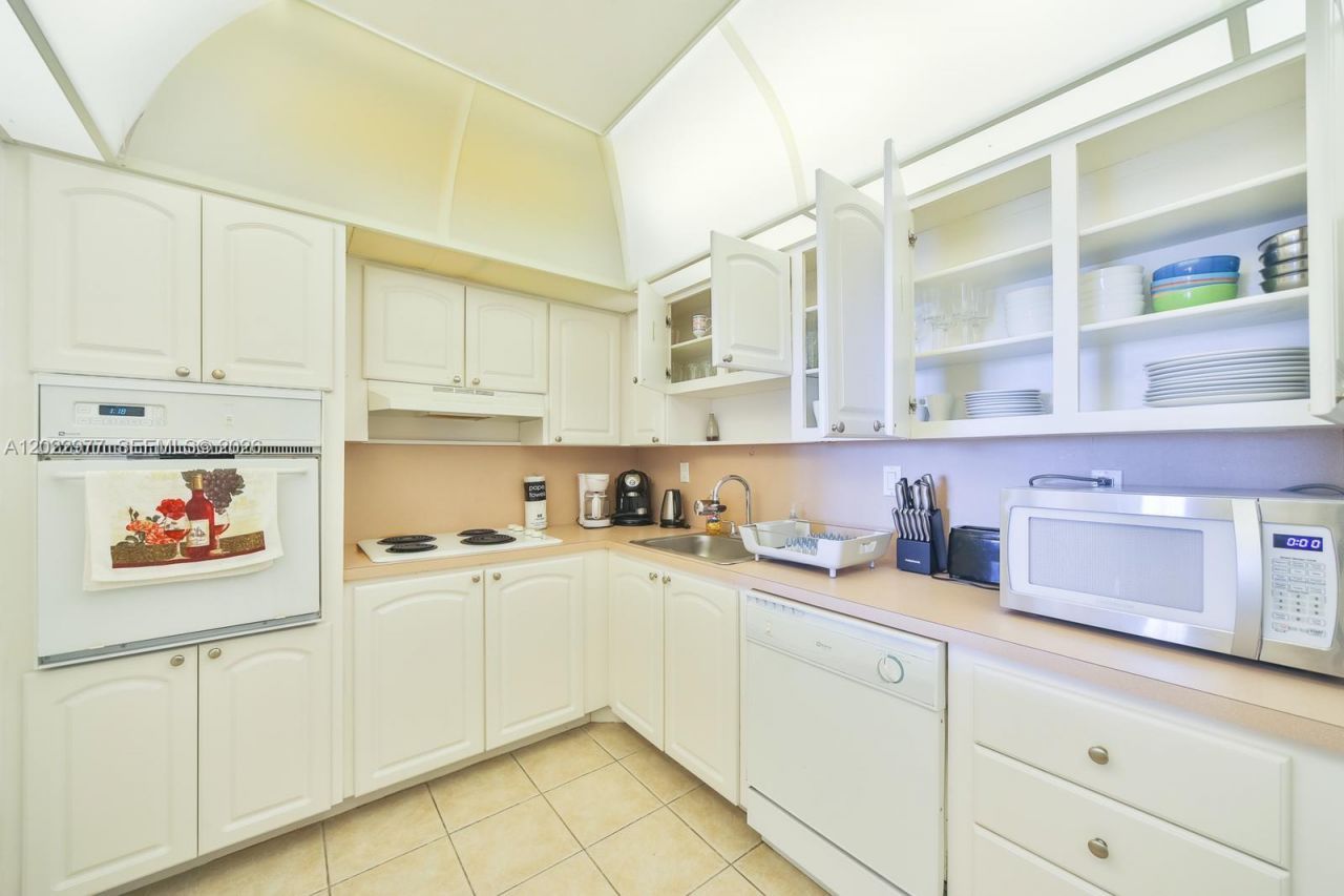 19370 Collins Ave , Unit 622, Sunny Isles Beach, FL 33160 Photo