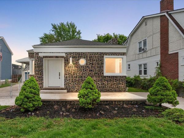 39 W Elza Avenue, Hazel Park, MI 48030