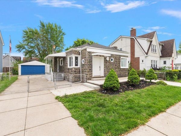 39 W Elza Avenue, Hazel Park, MI 48030