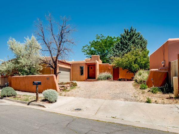 937 Camino Oraibi , Santa Fe, NM 87505