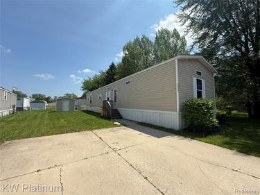 29927 Guilford Circle, Chesterfield Twp, MI 48051
