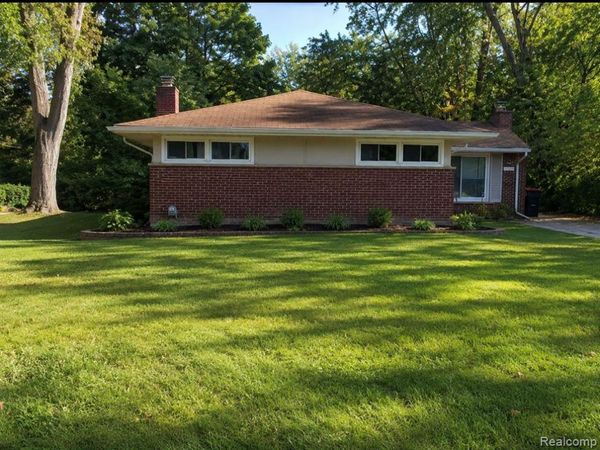 29358 Westbrook Parkway, Southfield, MI 48076