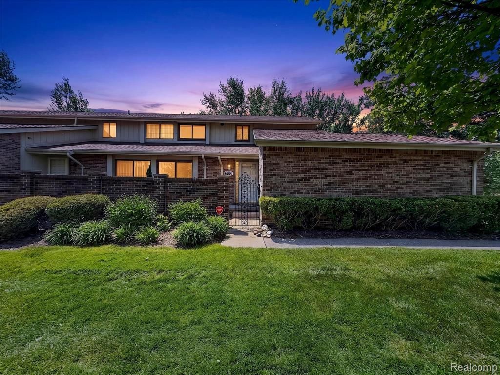 2853 Trailwood Drive, Rochester Hills, MI 48309 Main Photo