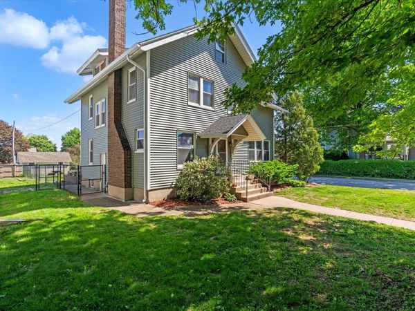 416 E Rusholme Street , Davenport, IA 52803