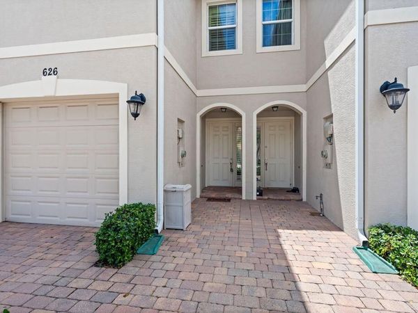 626 SW Glen Crest Way, Stuart, FL 34997