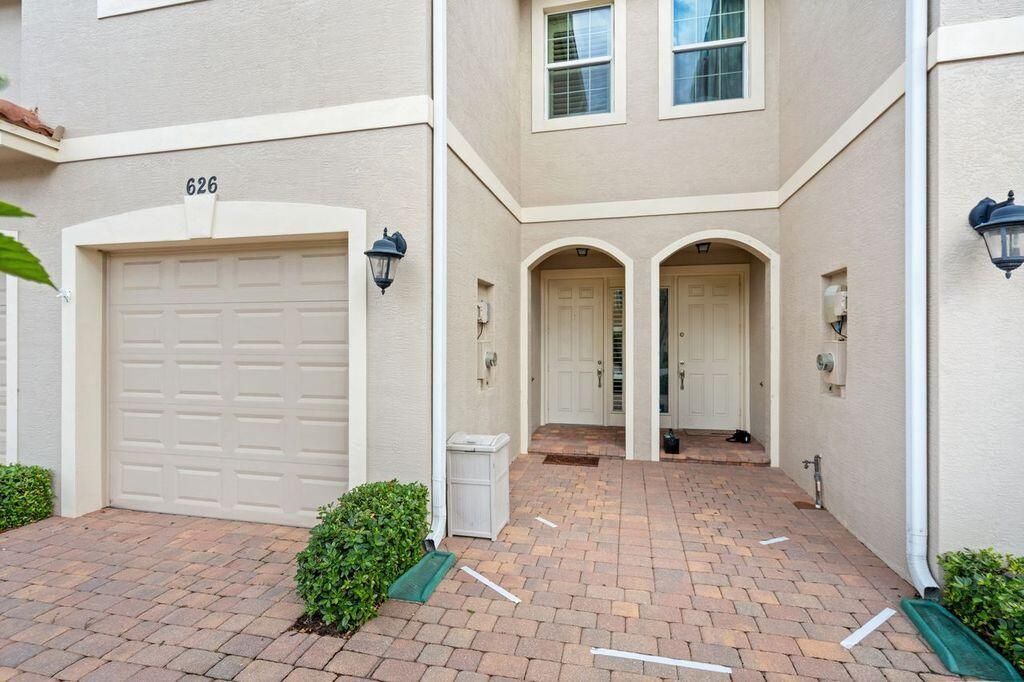 626 SW Glen Crest Way, Stuart, FL 34997 Photo