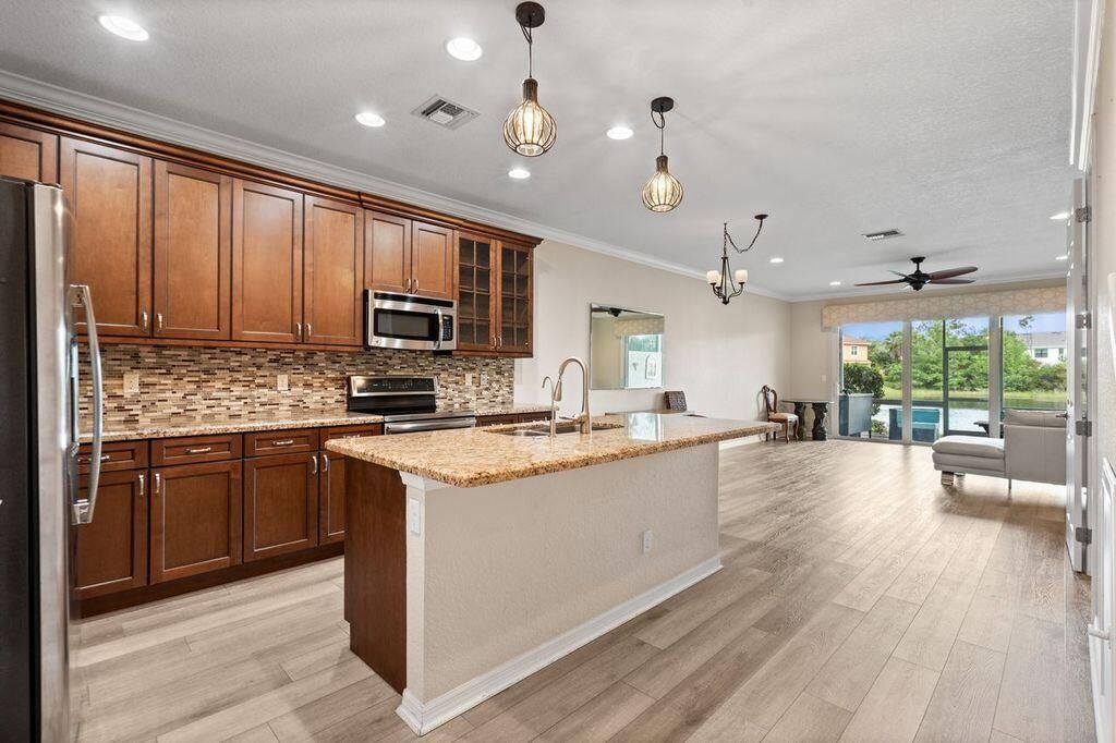 626 SW Glen Crest Way, Stuart, FL 34997 Photo